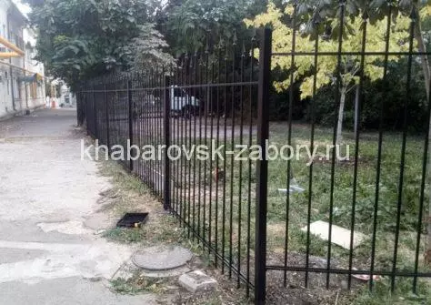 изготовление забора из профильной трубы в Хабаровске